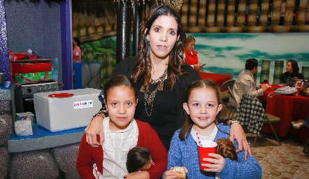  Elena Meade, Elena Villegas y Lara.
