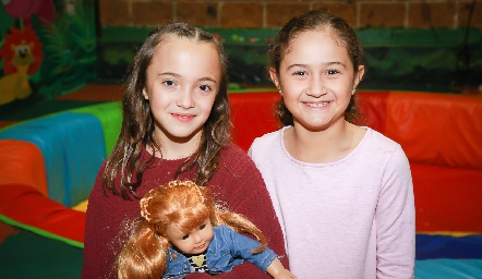  Camila y Arantza.