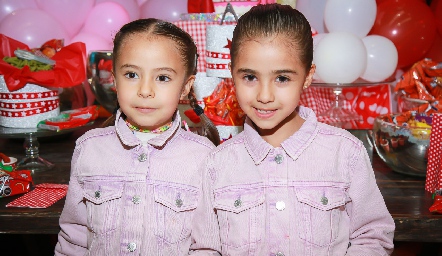  Mariel y Ana.
