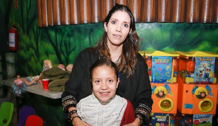  Elena Meade con su hija Elena Villegas.