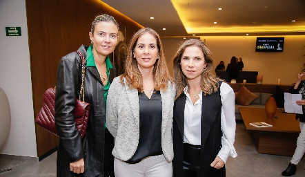  Francine Coulon, Gabriela Aranda y Mayra Ortega.