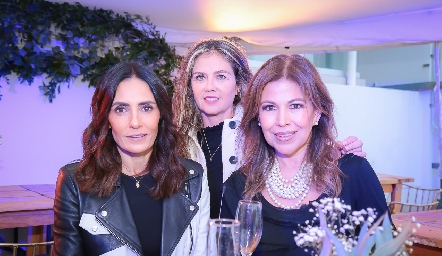  Claudia Artolózaga, Beatriz Villegas y Adriana Rueda.