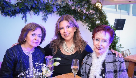  Carmen Mendoza, Adriana Rueda y Martha Delgadillo.