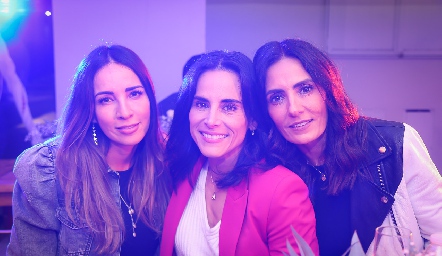  Liliana Soto, Anilí Enríquez y Claudia Artolózoga.