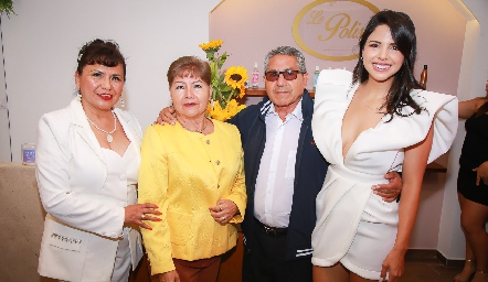  Juanita Tobías, Martha Silva, Quintín Tobías y Fabiola Flores.