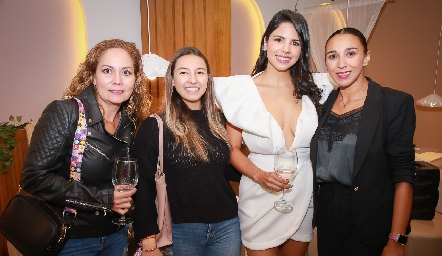  Érika González, Sofía Rivera, Fabiola Flores y Pamela Tomas.