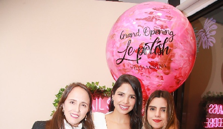  Karen Castillo, Fabiola Flores y Paola.