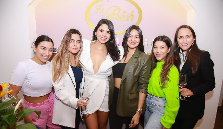  Gabriela Escareño, Paola Padilla, Fabiola Flores, Andrea Padrón, Cintia Medina y Karen Castillo.