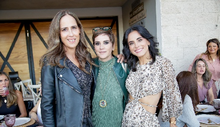  Adriana Pedroza, Claudia Hinojosa y Anilú Enríquez.