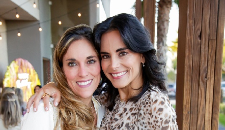  Daniela Llano y Anilú Enríquez.