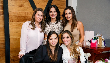  Isa López, Anilú Enríquez, Sandra García, Yuriko y Daniela Llano.