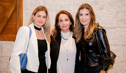  Martha Leija, Cristina Villalobos y Consuelo Fernández.
