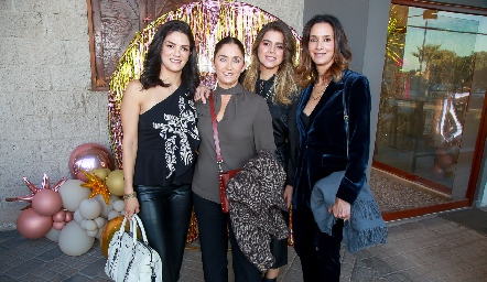  Daniela Gutiérrez, Verónica Conde, Yezmín Sarquis y Gabriela Estrada.
