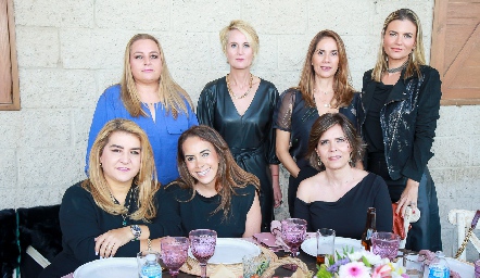  Güera Gutiérrez, Güera Valle, Gaby Aranda, Francine Coulon, Carmenchu, Ylenia Rodríguez y Alejandra Martínez.