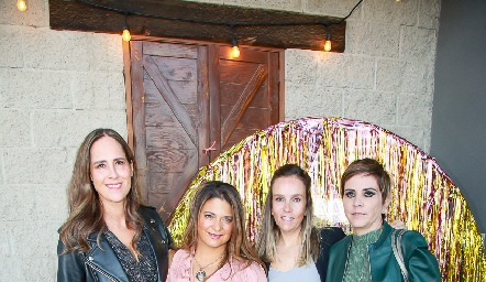  Adriana Pedroza, Chelito Padrón, Alejandra Pérez y Claudia Hinojosa.