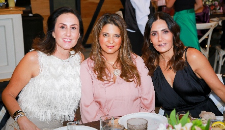  Verónica Zepeda, Chelito Padrón y Claudia Artolózaga.