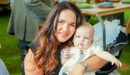  Ana Paula Valdez con su sobrino Diego Valdés.