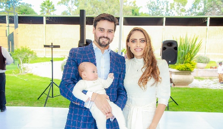  Rodrigo Labastida y Elisa Martínez con su hijo Sebastián.