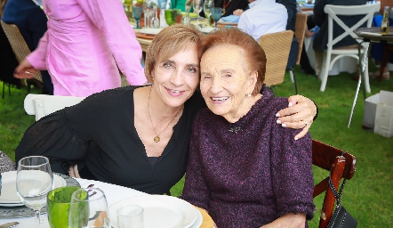  Patricia de la Rosa y Ana María Carpizo.
