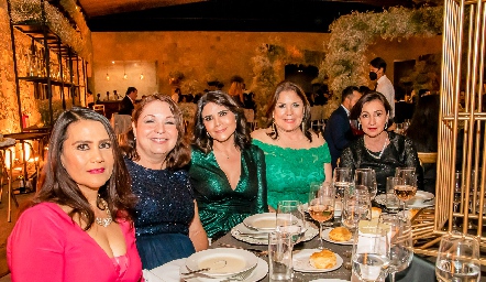  Gisela López, Consuelo López, Celina Lara, Bertha Emilia Corral y Berenice Urbina.