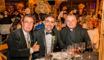  Rafa, Pascual Leos y el Padre Oscar Pérez.