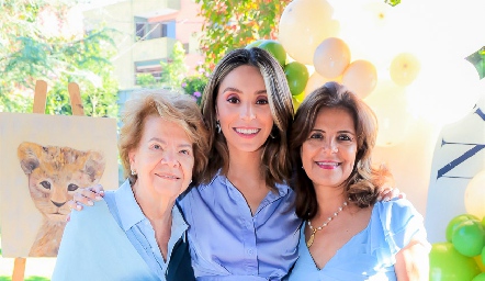  Adri de la Maza con su abuela Chayito Díaz de León y su mamá Paty Silos.