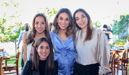  Mari Tere Torres, Gabriela Zamarrón, Adri de la Maza y Fernanda Gaviño.