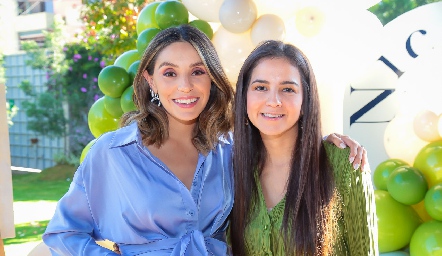  Adri de la Maza y Pamela Castro.