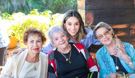  María Teresa Martín, Raquel Bárcena, Adri de la Maza y María Eugenia de Bárcena.