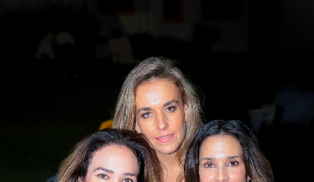  Julieta Morales, Mónica Torres y Gaby Estrada.
