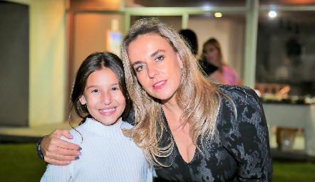  Alexia Zapata y Mónica Torres.