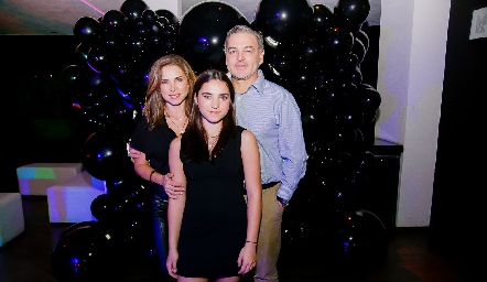  Mayra Ortega y David del Bosque con su hija Camila.