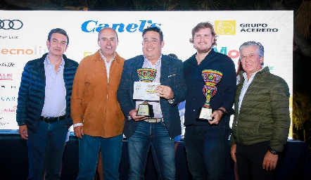  Emmanuel Guevara y Sebastián Hernández, Ganadores categoría “A”, con Oscar Silos, Fernando Pérez y Jorge Gómez.