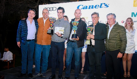  Alejandro Valladares, Alejandro Gómez y Galo Galván, campeones categoría “C”, con Oscar Silos, Fernando Pérez y Jorge Gómez.