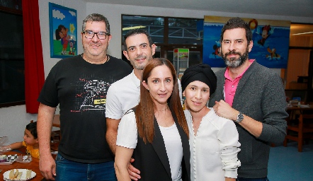  Osvaldo Reynoso, René Hernández, Genoveva Flores, Sari y Bernardo Reynoso.