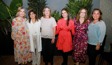  María Amelia Vargas, Margarita Martínez, Carmen Zwieger, Mariana García, Martha de Leiva y Gloria Leiva.
