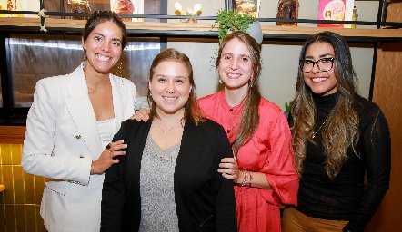 Daniela Guzmán, Estefanía Ruiz, Mariana García y Patricia Salazar.