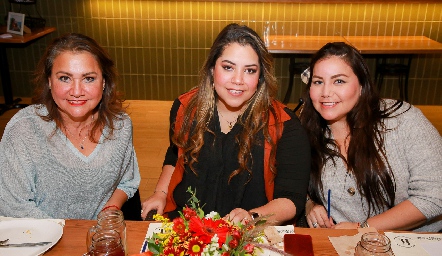  Gloria Leiva, Daniela Ramos y Paulina Ramos.