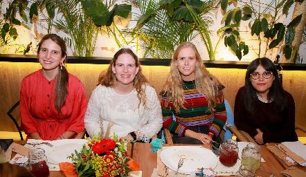  Mariana García, Cecilia Velasco, Ingrid Velasco y Natalia Pulet.