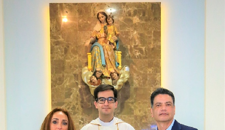  Adriana Ocaña, Pbro. José, Andrés Humara y Mauricio Humara.