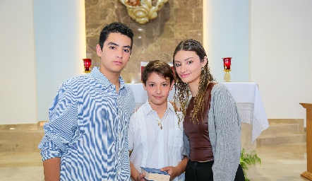  Mauricio, Andrés y Daniela Humara Ocaña.