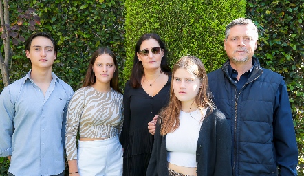  José Guillermo y Lorenza Humara, Sandra Morelos, Emilia y Guillermo Humara.