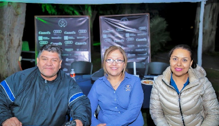  Juan Rodríguez, Mari Carmen Martínez y Carolina Medina.