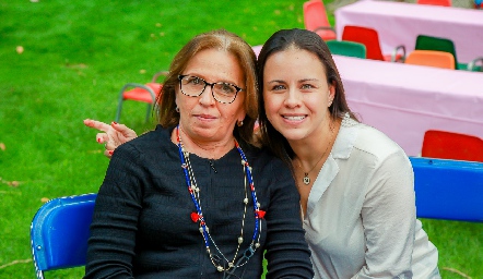  Flor Márquez y Martha Márquez.