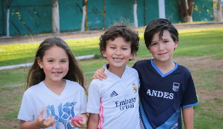  Emilia Carreto, Oscar Estrada y Diego.