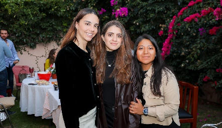  Mercedes Bárcena, Paola Gutiérrez y Ana Meche Cifuentes.