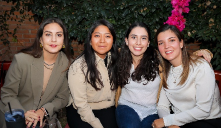  Isabela Castelo, Ana Meche Cifuentes, Paola Córdova y Mimí Navarro.