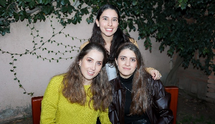  Mónica Torres, Paola Córdova y Paola Gutiérrez.