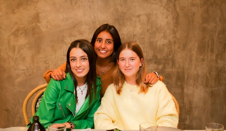  Marina Nieto, Camila Reyes e Isa Hernández.