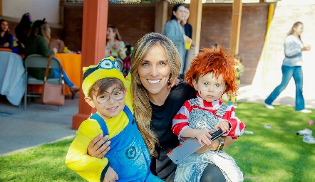  Daniela Llano con sus hijos Sebastián y Sofía.